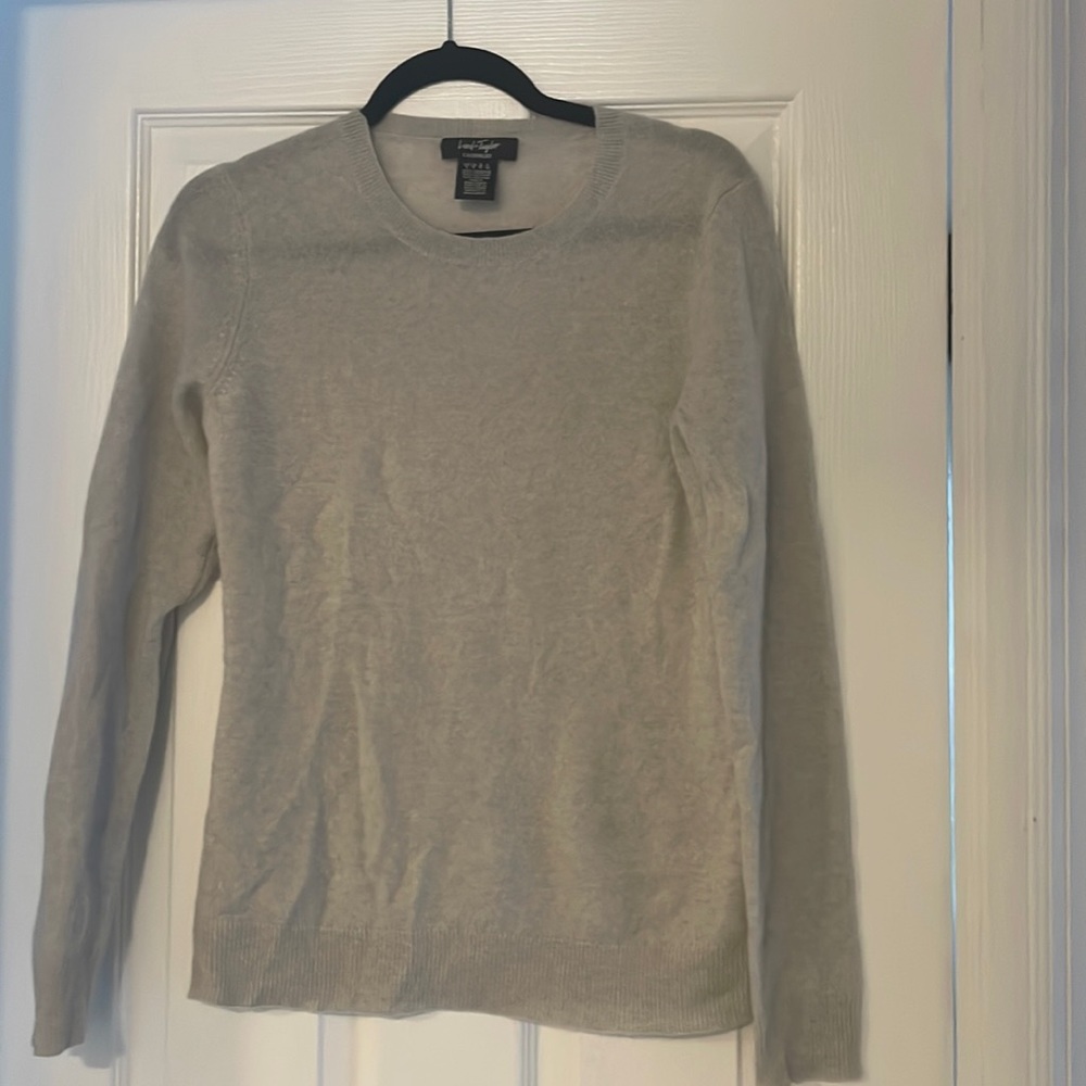 Light Grey Cashmere Sweater Size Small